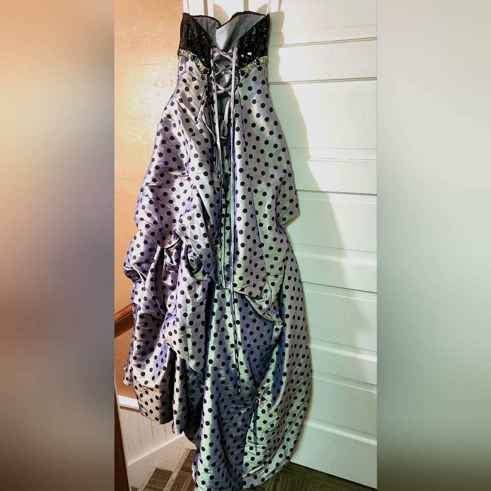 Black and Green Formal Dress - Picture 4 of 7